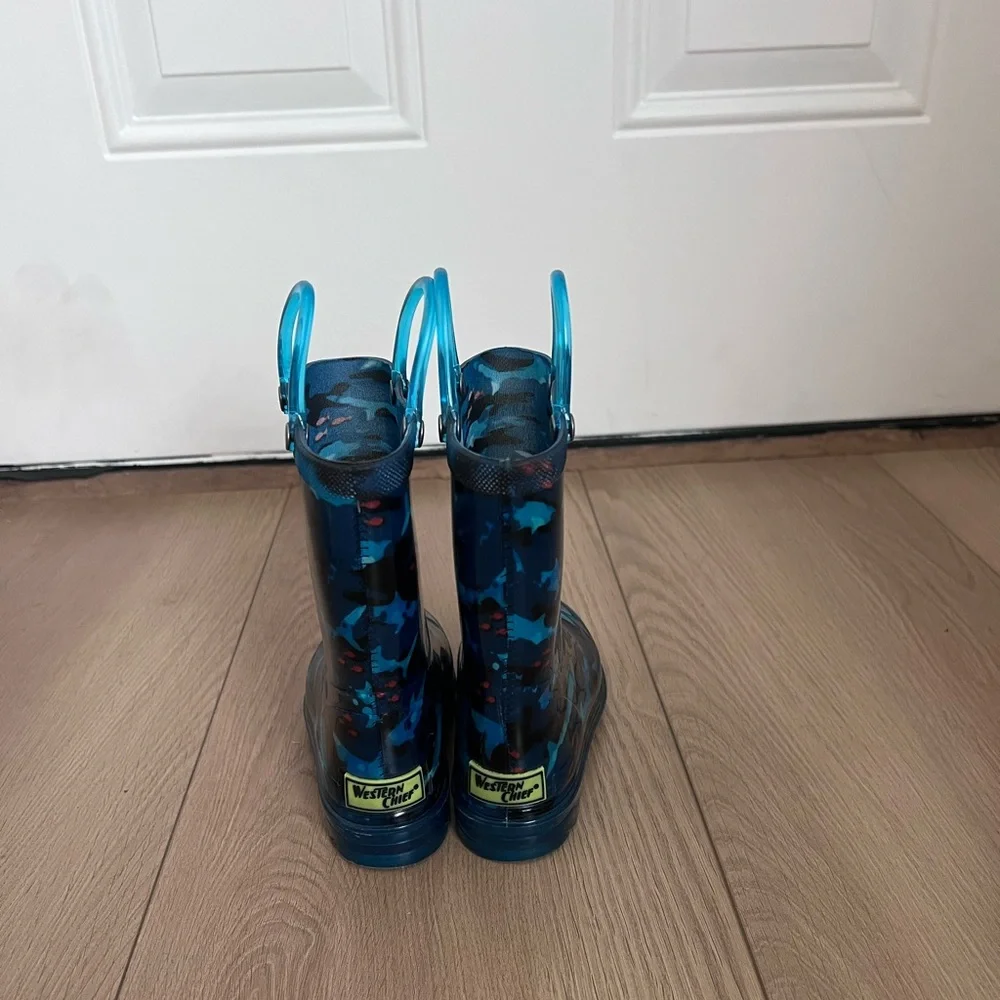 Kids Blue Camo Rain Boots with Easy-Grab Handles